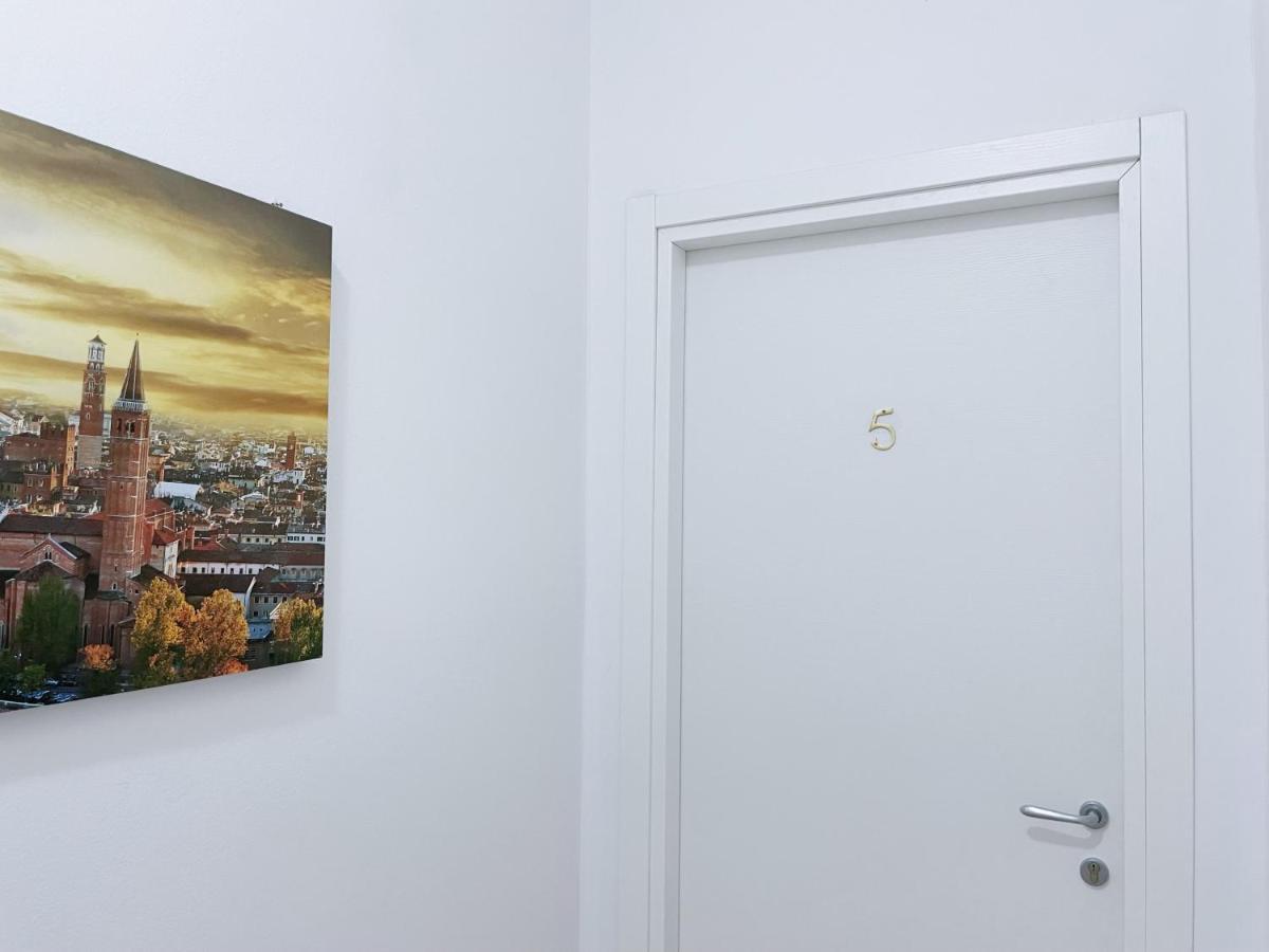 Confortini Rooms Sunday Verona Exterior foto